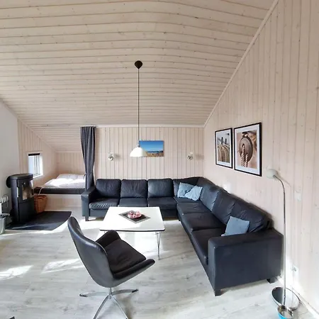 펜션 Bright With Wood-burning Stove And Sauna