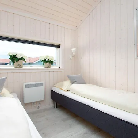 Bright With Wood-burning Stove And Sauna 펜션